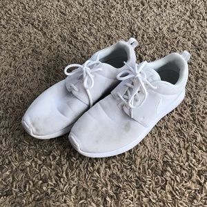 Women’s Nike Roshes